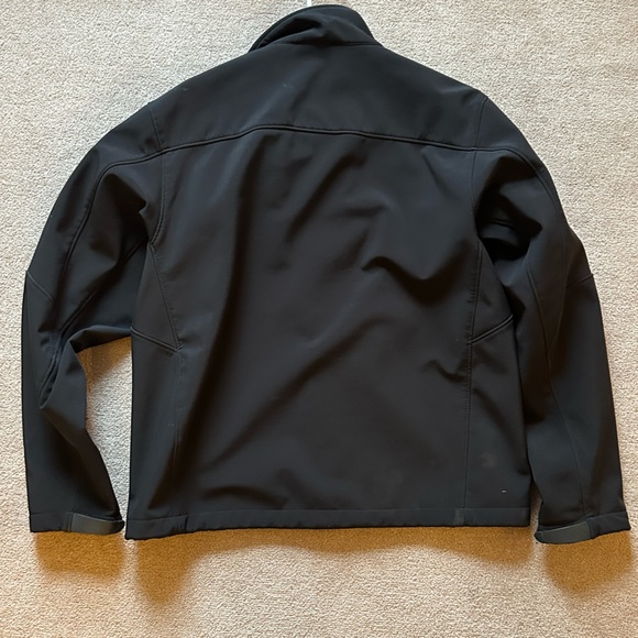 Men’s size Medium black Tumi soft shell jacket (like a Northface/Patagonia). - Picture 3 of 6